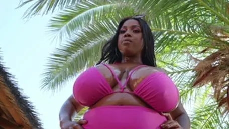 Heiß und gemein – Sexszene mit der Pussy von BBW-Star Carolina Sweet