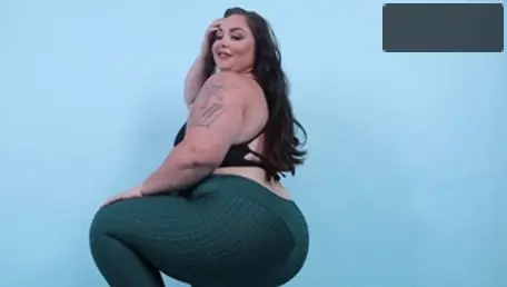 BBW Vanessa London exposing big butt