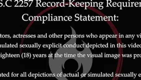 Blondes Haar enthüllt große Brüste