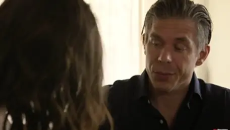 Batendo forte junto com jovem adolescente