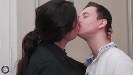 Die reife Josephine James wurde in die Muschi geschlagen