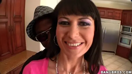 Super hot MILF finds irresistible threesome HD