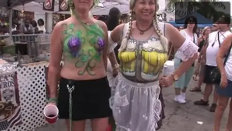 Spring Break Life: Amateur reality in public
