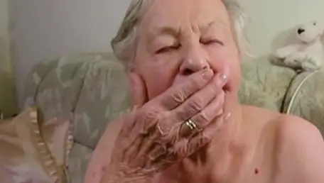 Granny loves the best sex in HD