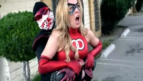 Very hawt blonde Cherie Deville goes for hard pounding