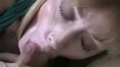 Homegrown Video - Baiser en compagnie d’une nana aux gros seins et à la peau bronzée.