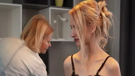 Passionate hairy stepmom kissing HD