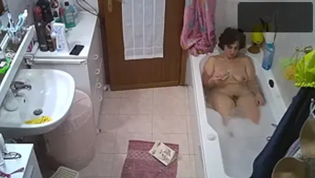 Shaved amateur hidden cam in bath in HD