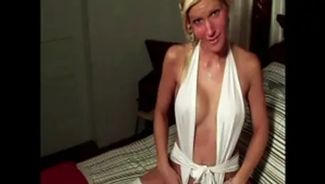 Wild blonde hair homemade pussy eating