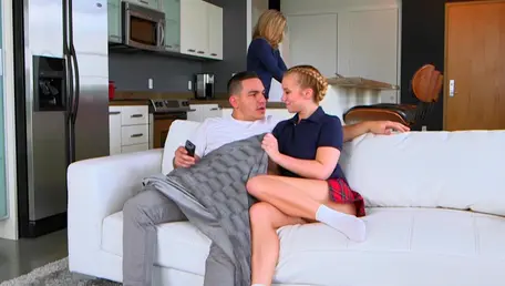 Moms Bang Teenz: Bailey Brooke findet Freude an gutem Fick