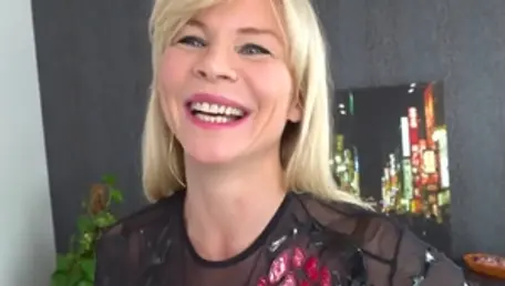 Tiefschlag neben leidenschaftlicher Puma-Nadya-Basinger-in HD-Qualität