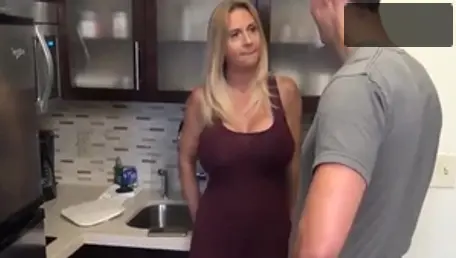 Very sexy MILF homemade swallow