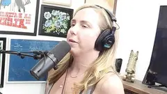 Brünette Anna Angel braucht Pussysex