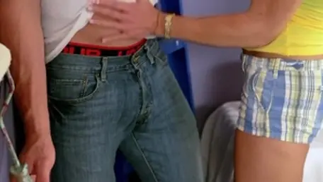 Stepmom demonstrates big ass