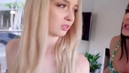 MomsTeachSex: Trimmed Lexi Lore swallow in panties