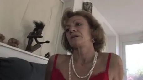 Très belle MILF aime vraiment labourer dur en collants hd