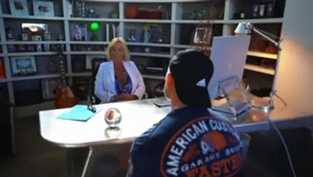 Very hawt mature Sandra Otterson wishes deepthroat HD