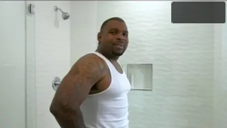 Muscled mature ramming hard in the bath in HD