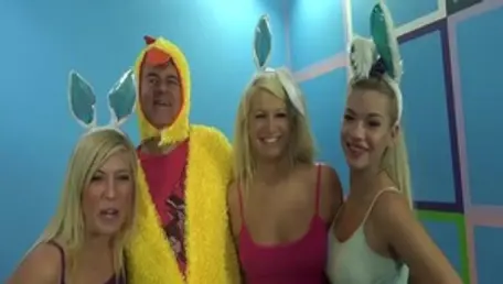 Hot blonde hair hardcore threesome