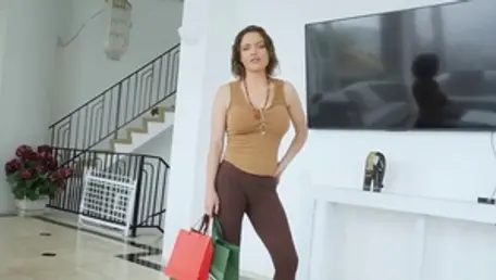 Raw sex in the company of very nice MILF Krissy Lynn