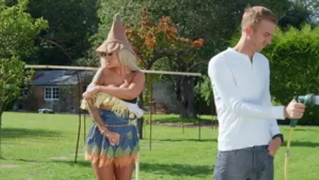 Very hot pornstar Brooklyn Blue feels up to nailing HD