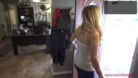 Many Vids: American amateur Clover Baltimore shows big ass
