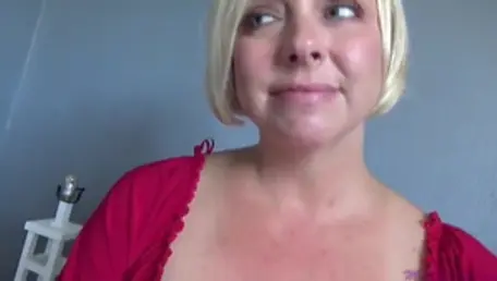 Loud sex along with very sexy MILF