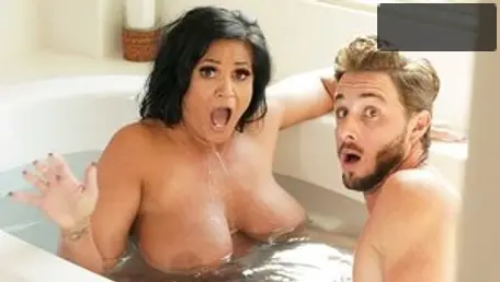 Mommy Got Boobs: Chubby Kailani Kai sucking dick in bath