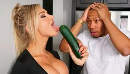 Sneaky Sex: Vídeo muito gostoso de beijos da Alison Avery