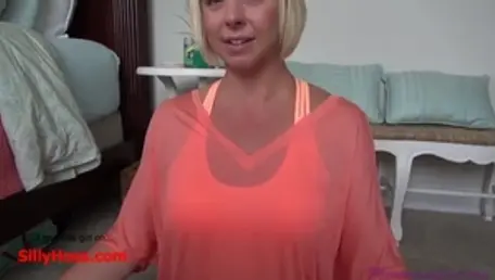 Ebony fisting on webcam