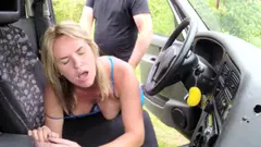 Fake Taxi: Garganta profunda junto a la rubia erótica Summer Rose