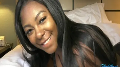 Hawt ebony MILF loves masturbating