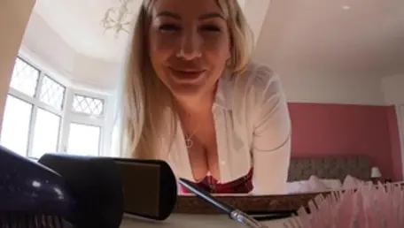 Solo british MILF does what shes told