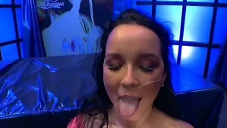 Slut Daphne Klyde need bukkake HD