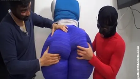 Brunette BBW With Huge Fat Ass In Amateur Threesome With Cumshots