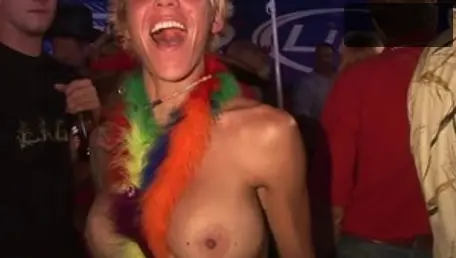 Spring Break Life: Flashing in public ebony HD