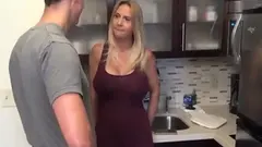 MILF molto sexy ingoia fatta in casa