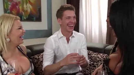 Lets go dirty - Ava Koxxx neben dem Blowjob von Tiffany Kingston