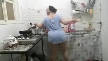 Algerian wife teasing big ass