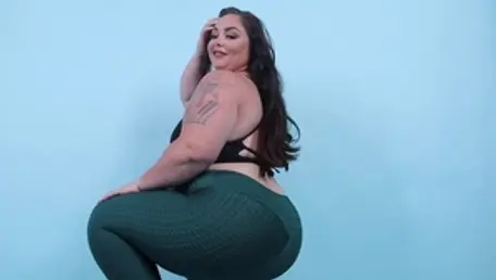 BBW Vanessa London exposing big butt