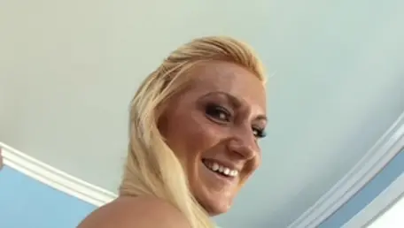 Wild blonde haired cumshot