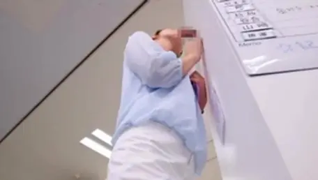 Homemade cumshot accompanied by pakistani secretary