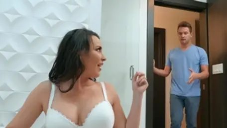 Mommy Got Boobs - Dana Dearmond im Rock Handjob