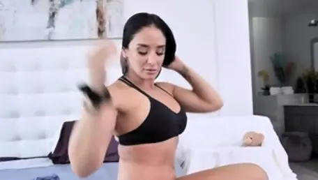 Hot Sheena Ryder helps with ramming hard