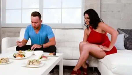 Milf Hunter: MILF Cristal Caraballo seduce in HD