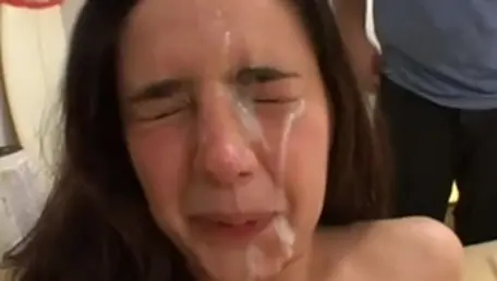 Cena de Sexo em Grupo escoltada por jovem real amador sensual