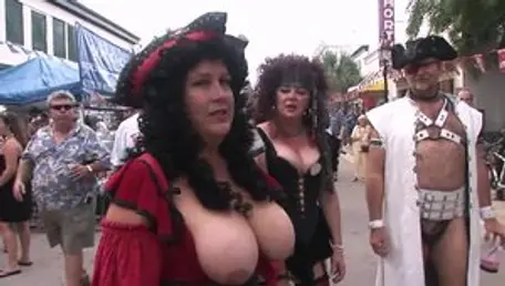 Spring Break Life: Amateur flashing in public