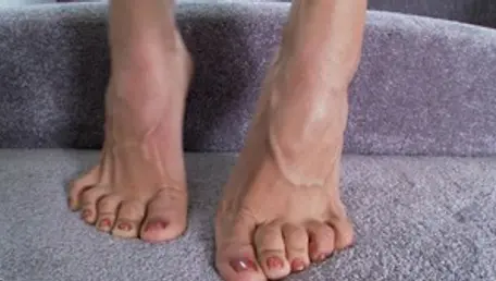 Busty famous MILF Yurizan Beltran fetish footjob