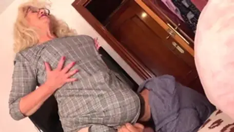 European stepmom demonstrates big ass