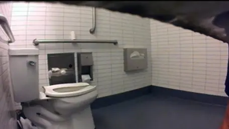 Reife angekettete Toilette